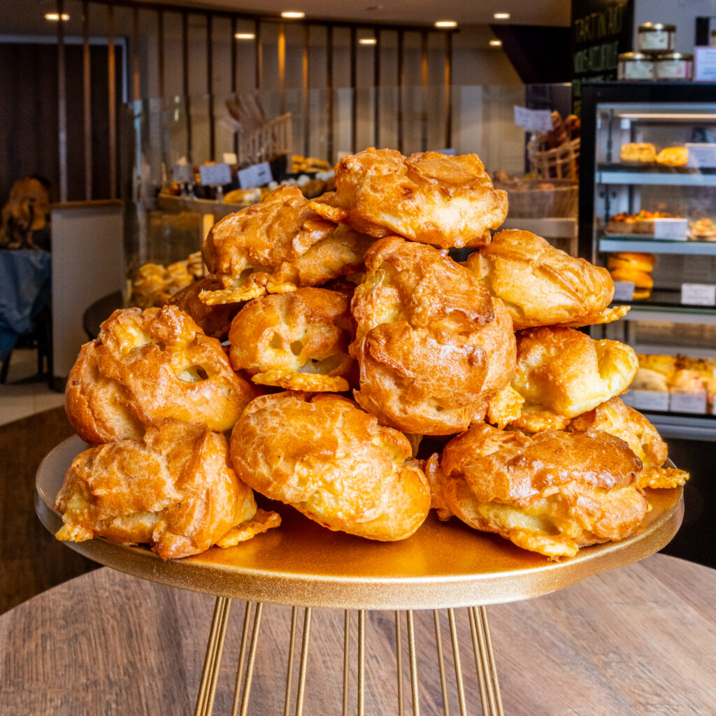 Plateau de 20 mini Gougères au comté affiné